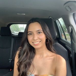 Meet your Posher, Alejandra